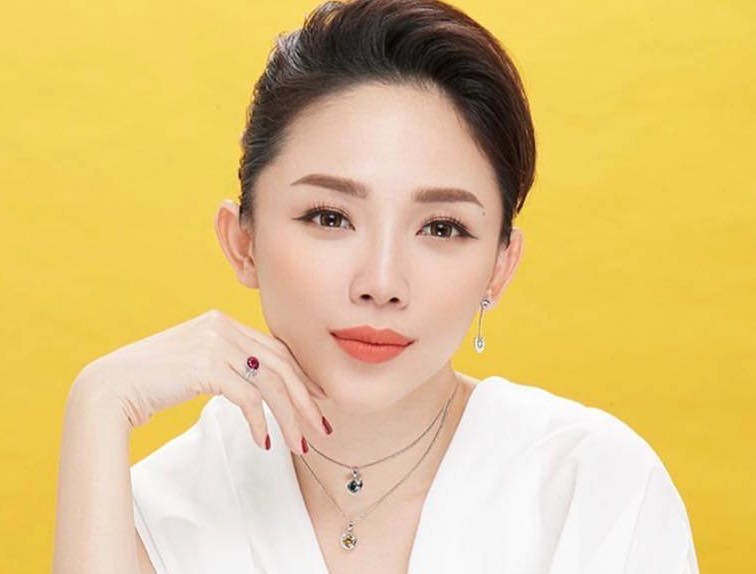 tieu-su-ca-si-toc-tien