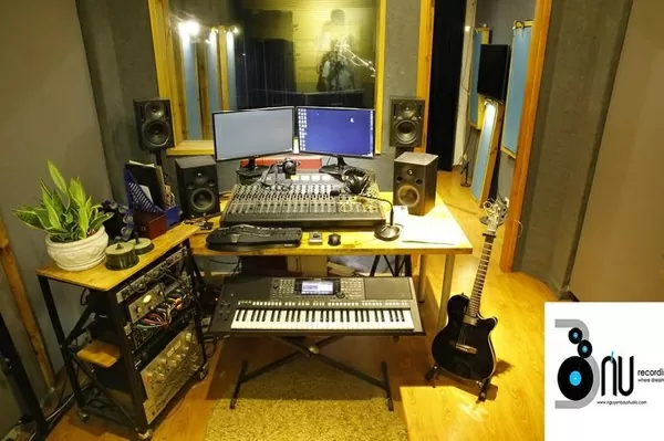 Tất cả thiết bị tại phòng thu âm giá rẻ Nguyenbau Studio đều được nhập khẩu chính hãng, đồng thời thực hiện cách âm phòng thu âm để tạo ra bản thu hoàn hảo nhất(1)